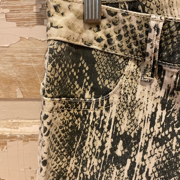 Snake Skin jeans from Victoria Secret - Picture 2 of 9